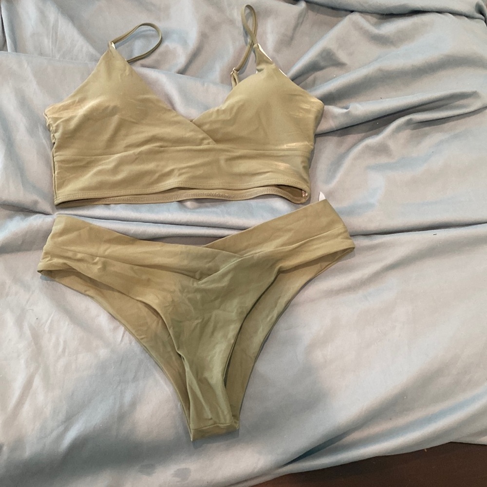 Green bikini set